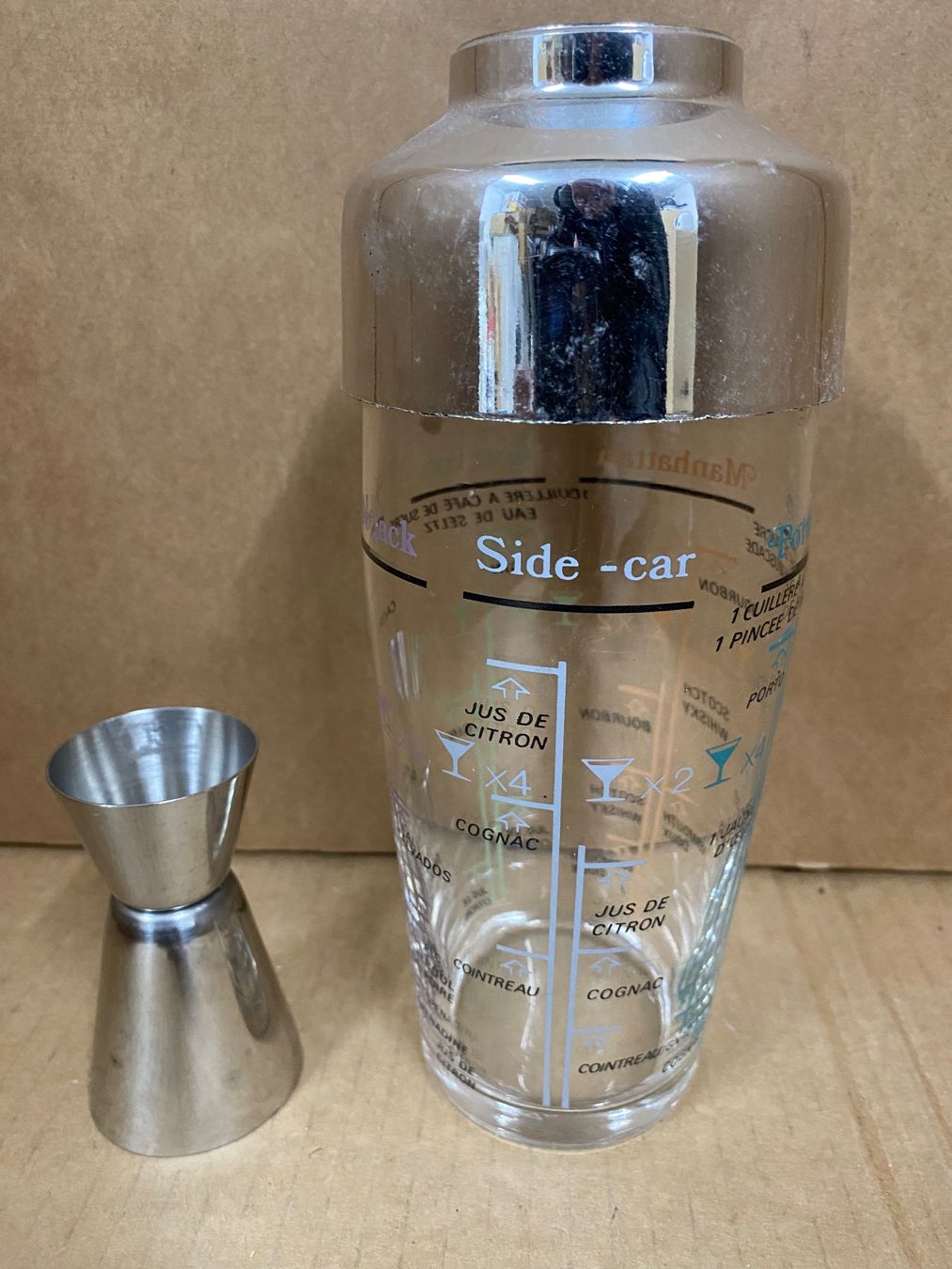 Contenitori & Simili: Shaker gebraucht alt mit Massbecher – Usato da Eschlikon TG venduto da 1.- 3