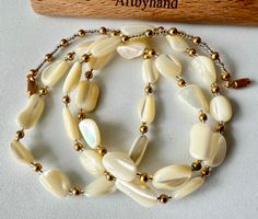 Vintage Perlmutt-Longkette –sanfter Schimmer im Verlauf 68cm