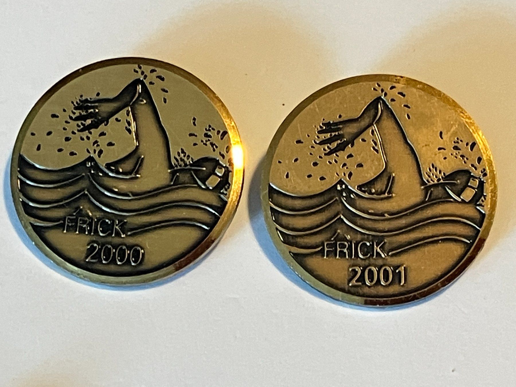 Plaketten & Abzeichen: 2 Pin Frick Schwimmsport 2000/2001 – Gebraucht aus Basel von djwwpp