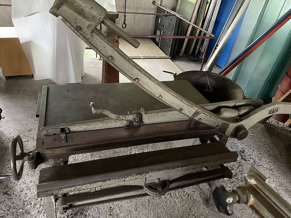 Tutti gli attrezzi: Blechschere 1020 mm  massive Werkstattmaschine – Usato da Sevelen venduto da Guscha