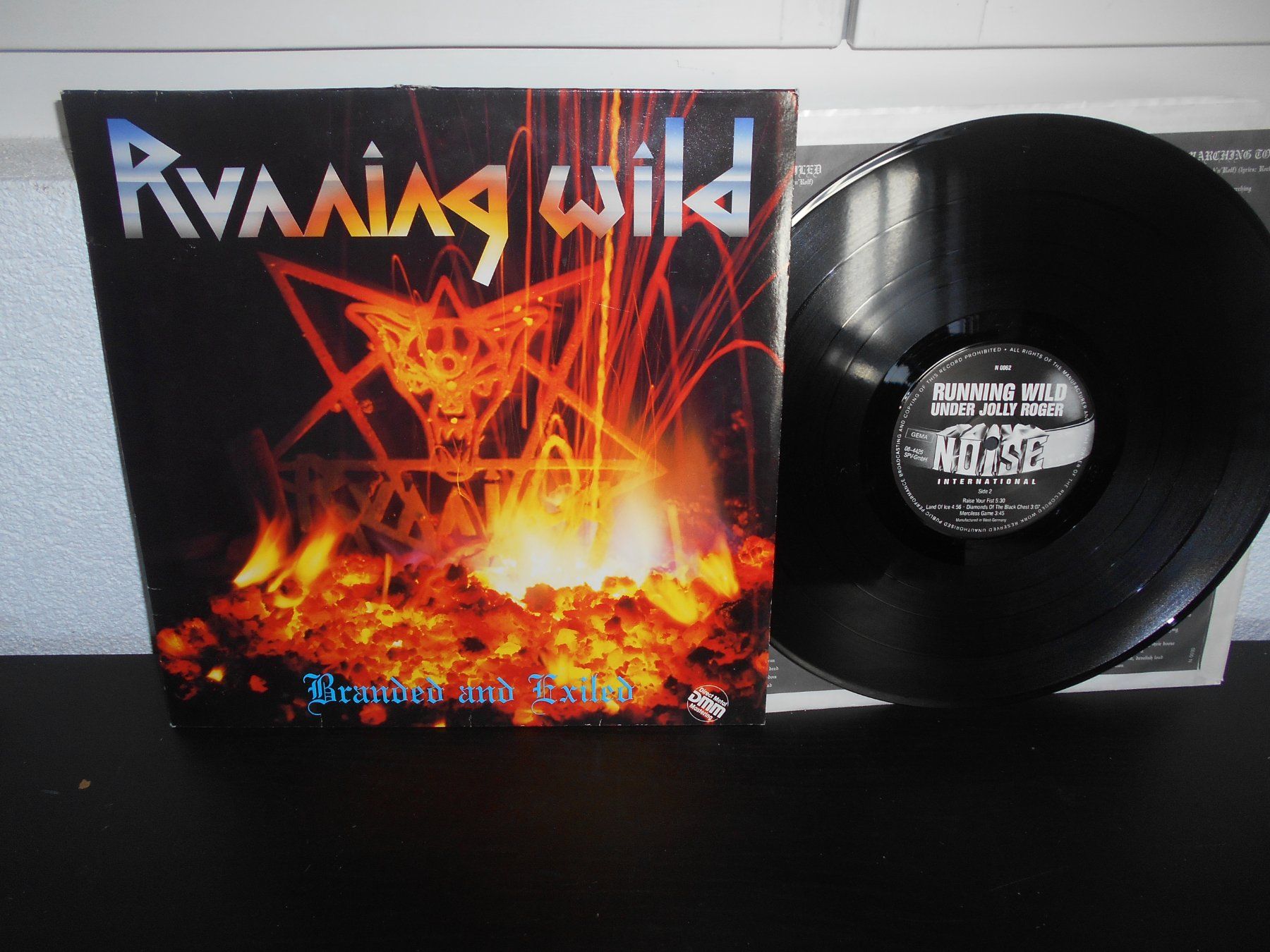 Dischi in vinile: Running Wild – Branded And Exiled / 1985 – Usato da Aarberg venduto da witchhunter01