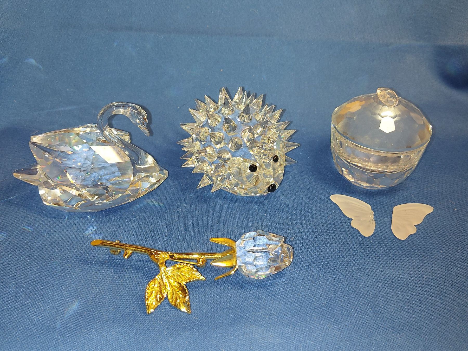 Swarovski Statuette: 3 Swarovski Figuren, Schwan, Igel, Rose Brosche – Usato da Schlieren venduto da Svenja7 1