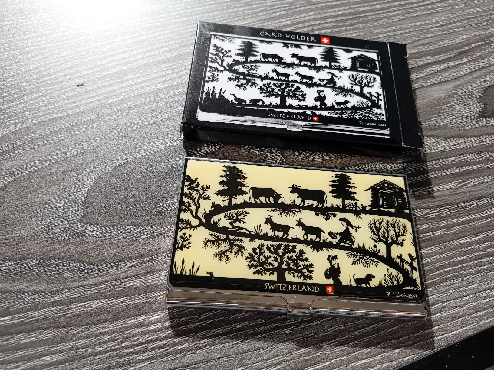 Altro in  Abbigliamento & Accessori: Visitenkartenetui Schweiz Scherenschnitt neu – Nuovo e nell'imballaggio originale da Burgdorf venduto da carodesign1