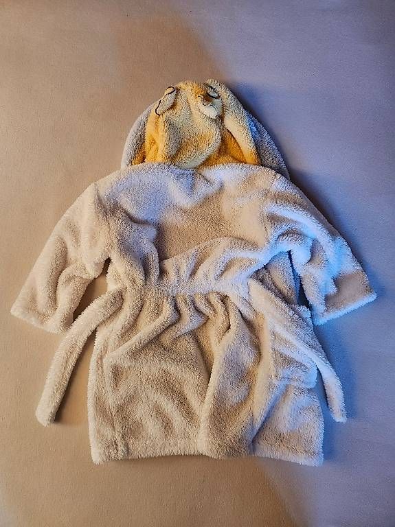 C&A Bademäntel: Bademantel Gr. 98 – Gebraucht aus Worb von jun_fj8w 2