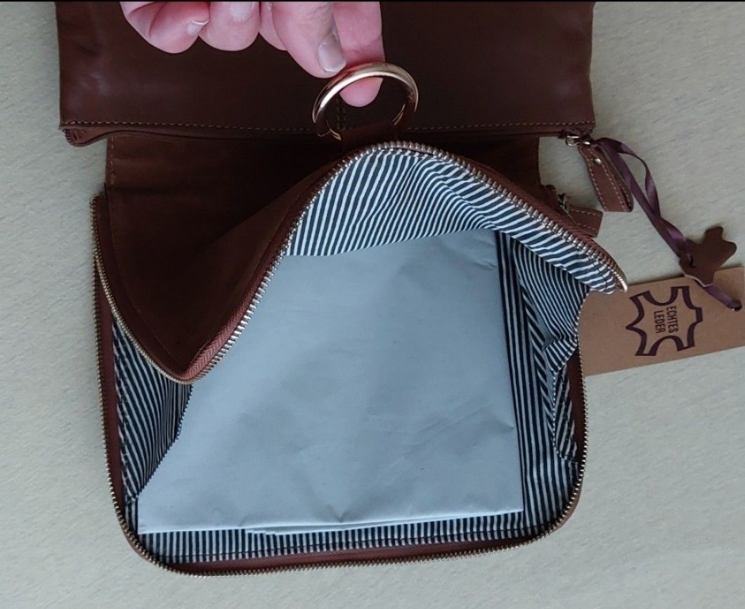 Taschen für Damen: Leder Rucksack – Neu und originalverpackt aus Wislikofen von Ana.Gomes 4