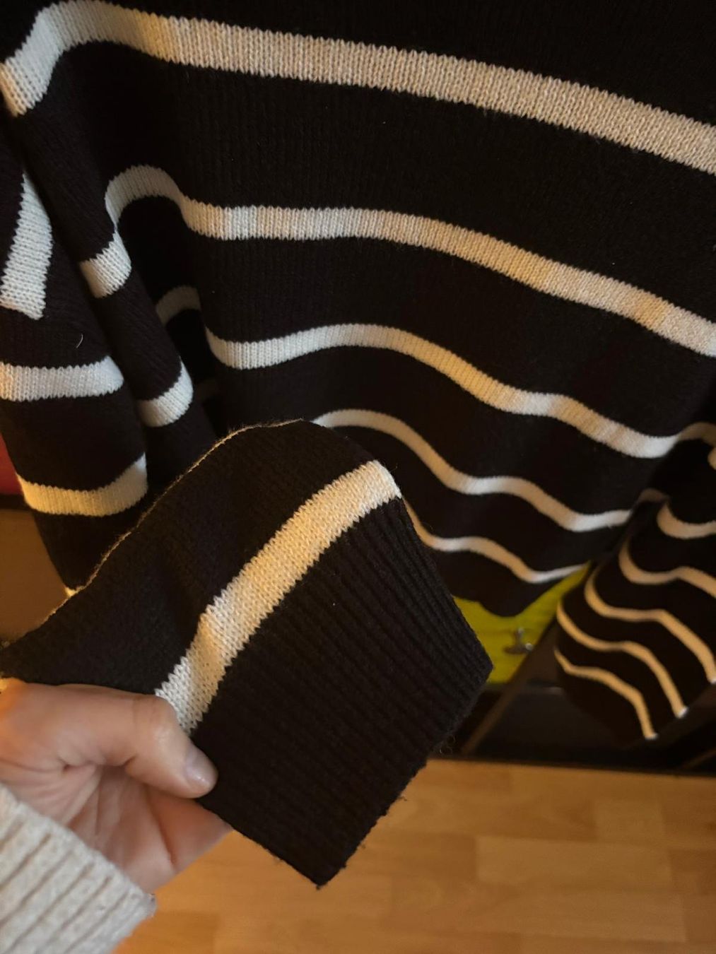 H&M Maglioni & Felpe: Schöner H&M Strickpullover, weiss gestreift, Gr. S – Usato da Bülach venduto da reaos 3