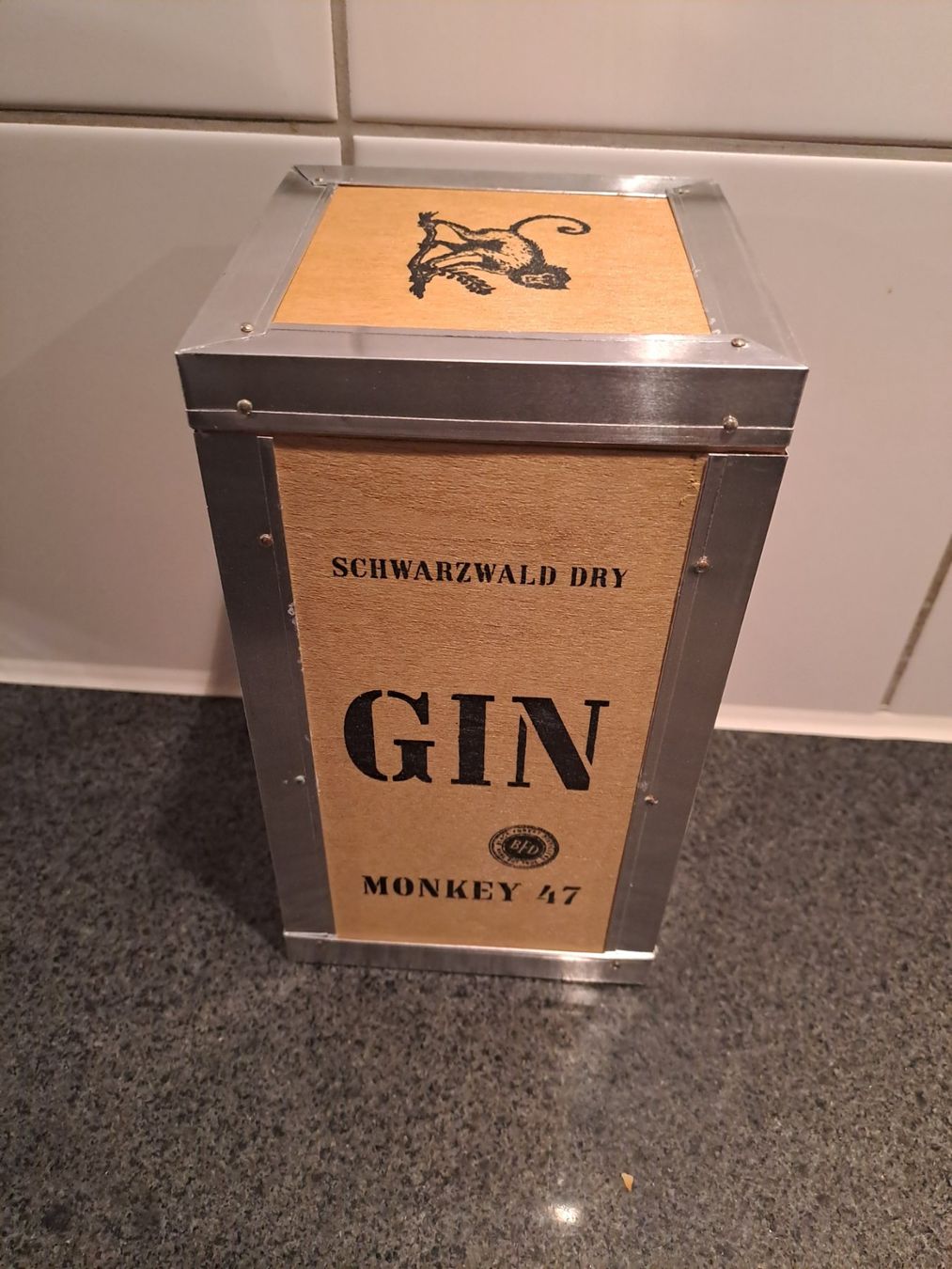 Monkey 47 Spirituosen: Monkey 47 Gin Distiller's Cut 2013e mit Goldring und Box – Neu und originalverpackt aus Elsau von Kellerraeumung 7