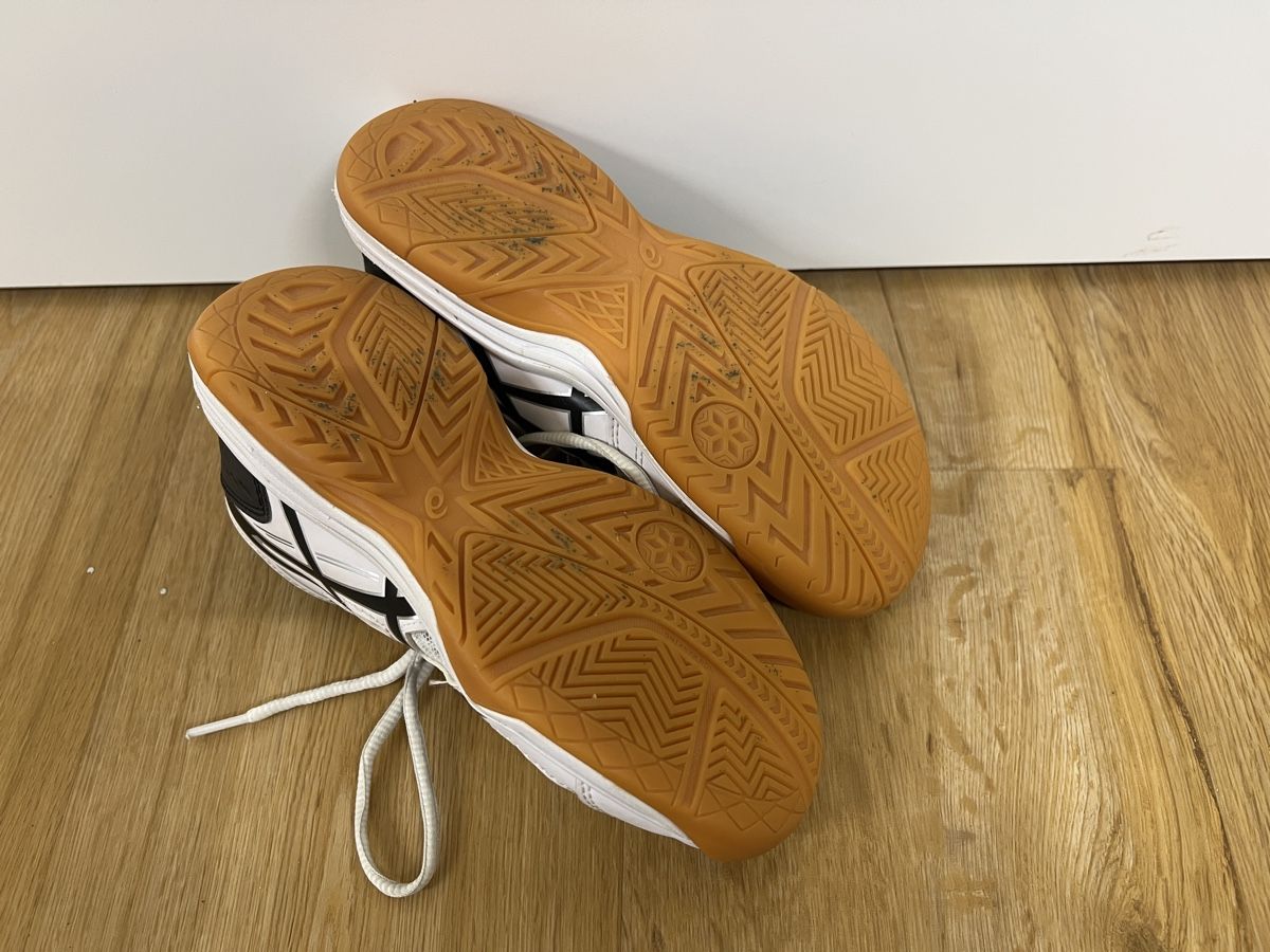 Asics Schuhe für Jungen: Asics Hallenschuhe Grösse 33.5 – Gebraucht aus Dietikon von DeathValley 1
