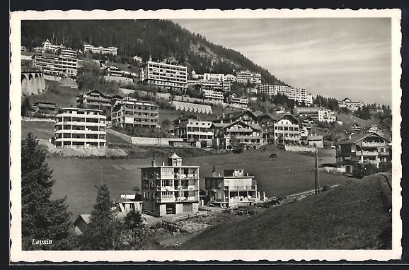 Cartoline postali: AK Leysin, Ortspartie vor einem Berghang – Usato da Berlin venduto da bartko-reher