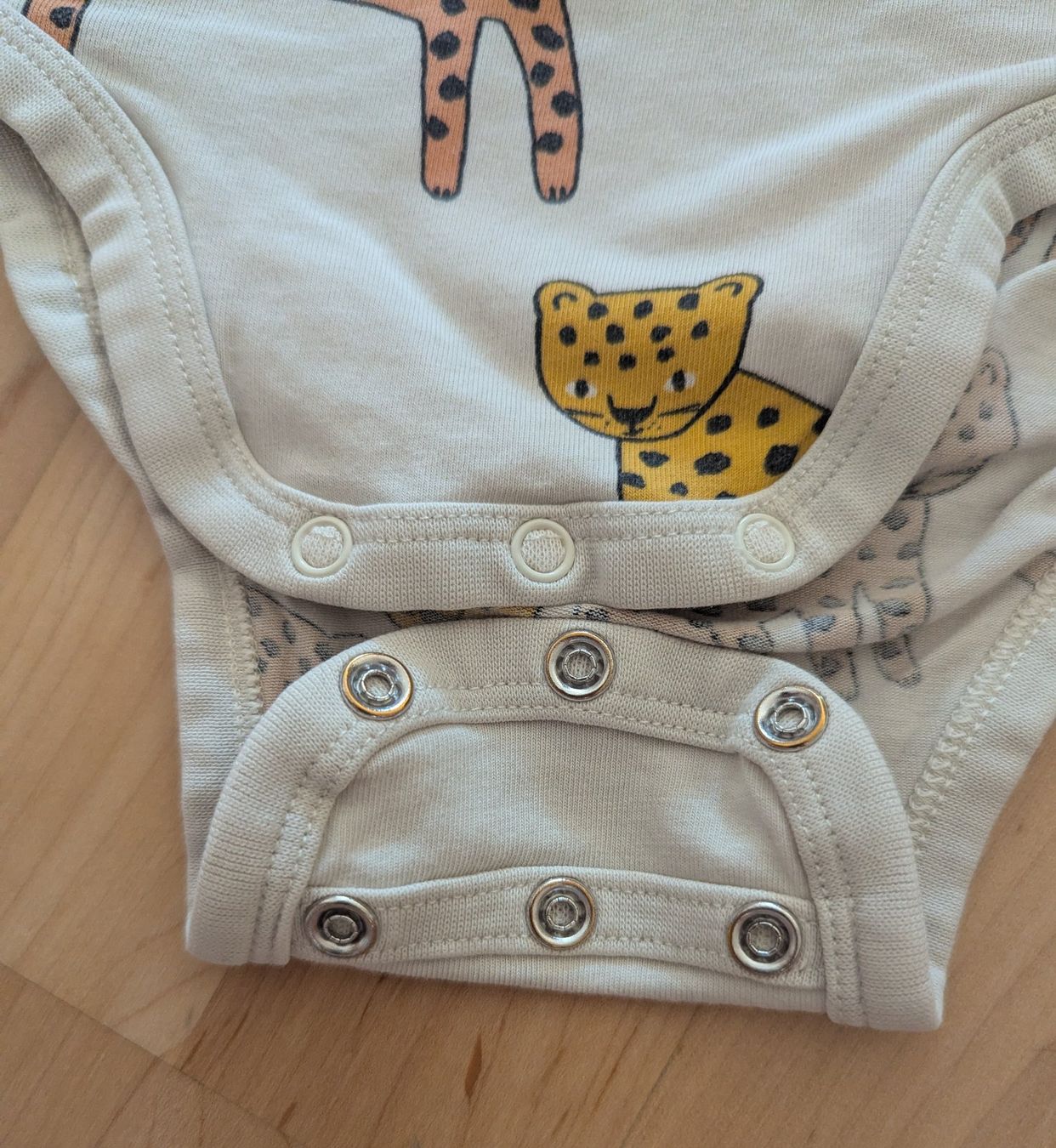 Biancheria intima: LINDEX Body mit Leopardenmuster Grösse 86 – Usato da Uster venduto da petches 1