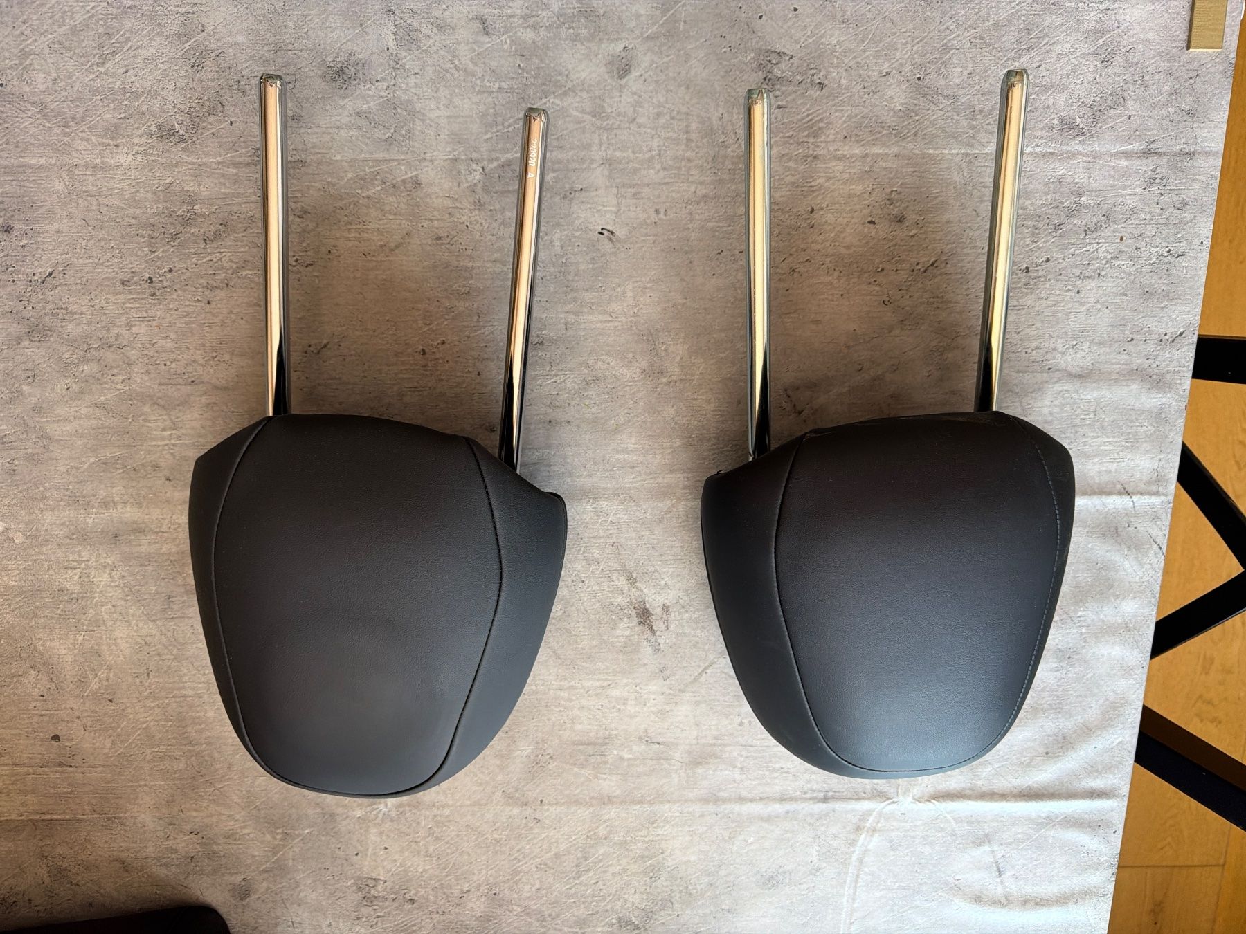 Tesla Tutti pezzi di ricambio auto: Tesla Model 3 Kopfstützen – Usato da Goldach venduto da Julian612