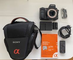 Sony Alpha 700 inkl. Objektiv, Blitzgerät und Stativ