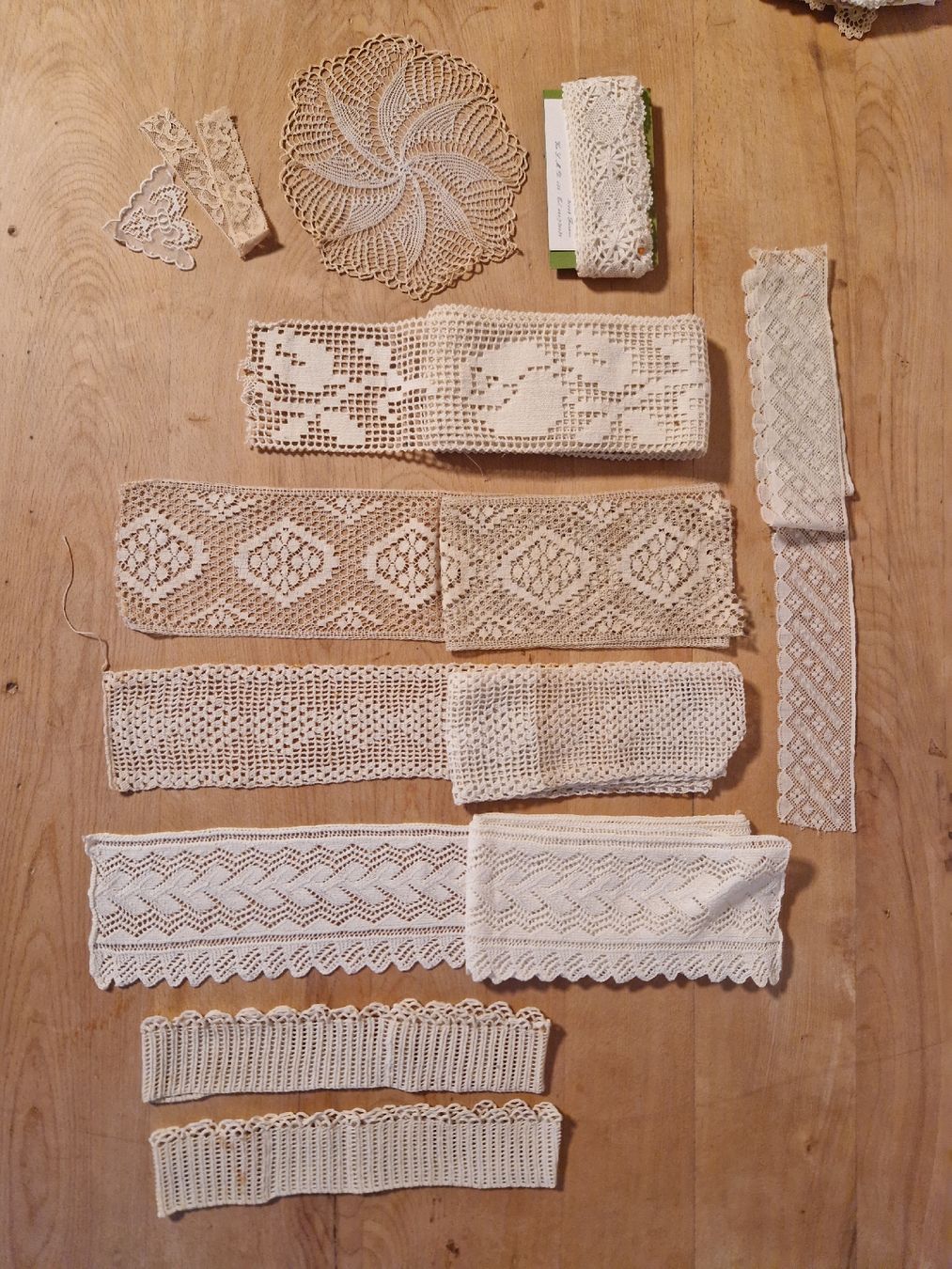 Tutte le decorazioni: Oma's Spitzenschachtel – Usato da Basel venduto da Luckyvrena 4