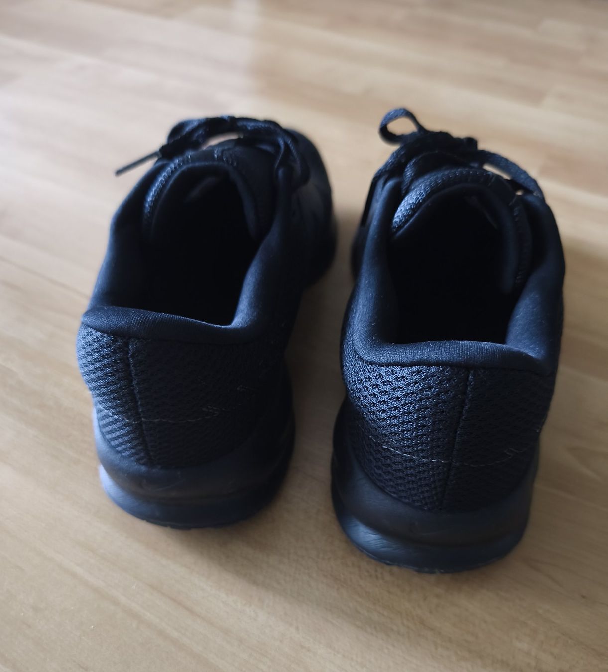 Nike Scarpe da donna: NIKE RUN DEFY Laufschuh Gr. 40, schwarz – Usato da Rüti ZH venduto da mome8 4
