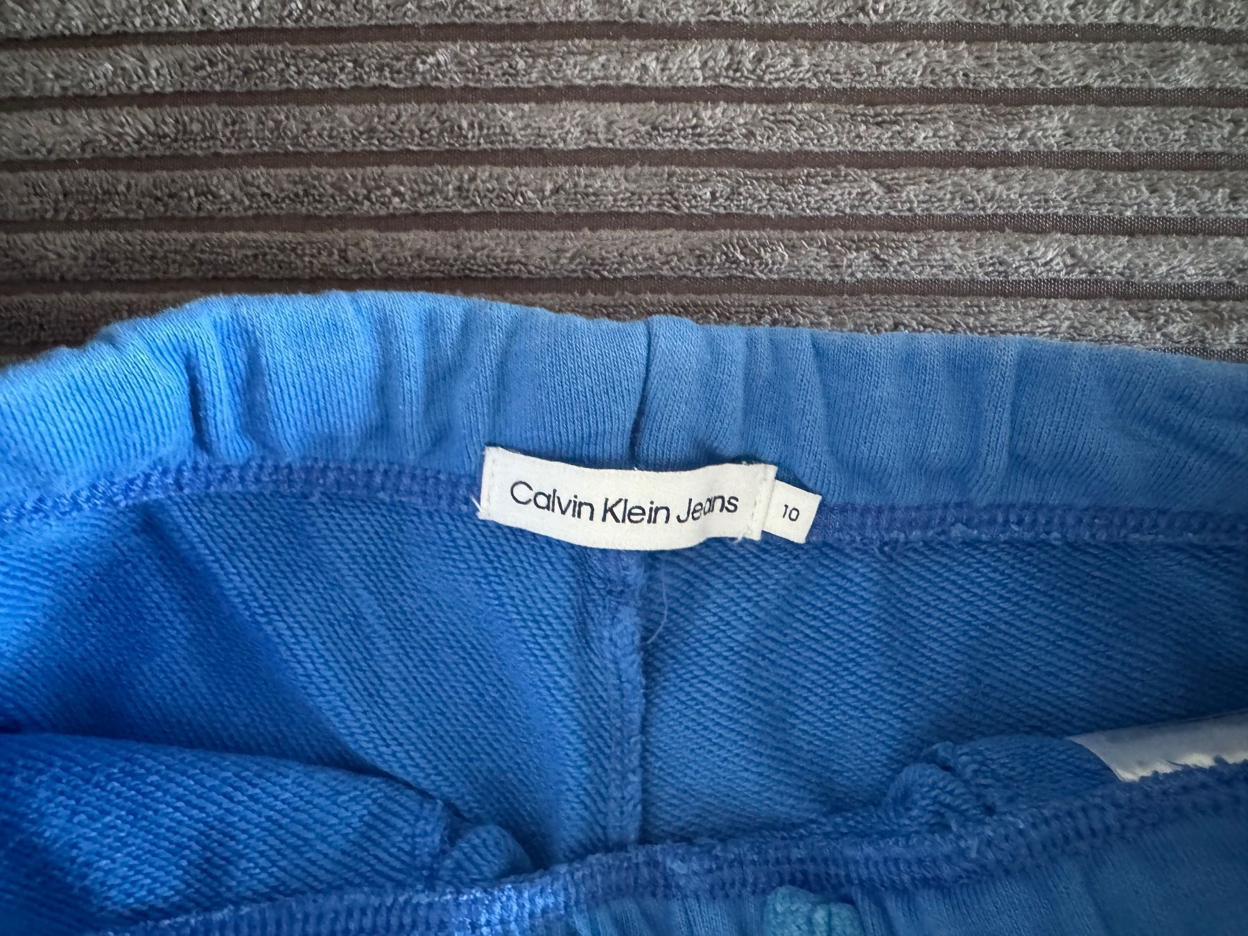 Calvin Klein Pantaloni: Short Calvin Klein , bleu, taille 10 ans – Usato da Chatelaine venduto da lae_7h8n 2