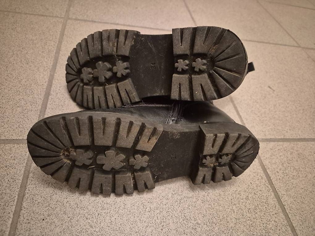 Esprit Scarpe per ragazzi: Stivaletto imbottito bambina – Usato da Vacallo venduto da for_Alessandra78 2