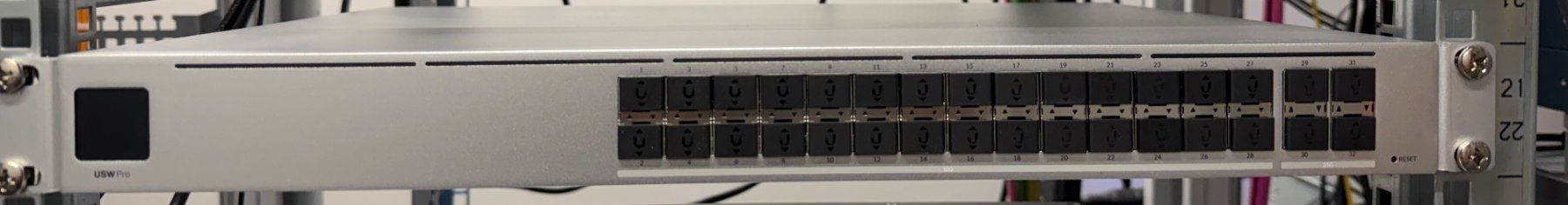 Hub & Switch: Ubiquiti UniFi USW-Pro-Aggregation – Usato da Baar venduto da BrickHeadCH