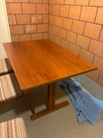 Ausziehbarer Tisch mit 6 Stühlen (80cm x 120cm)