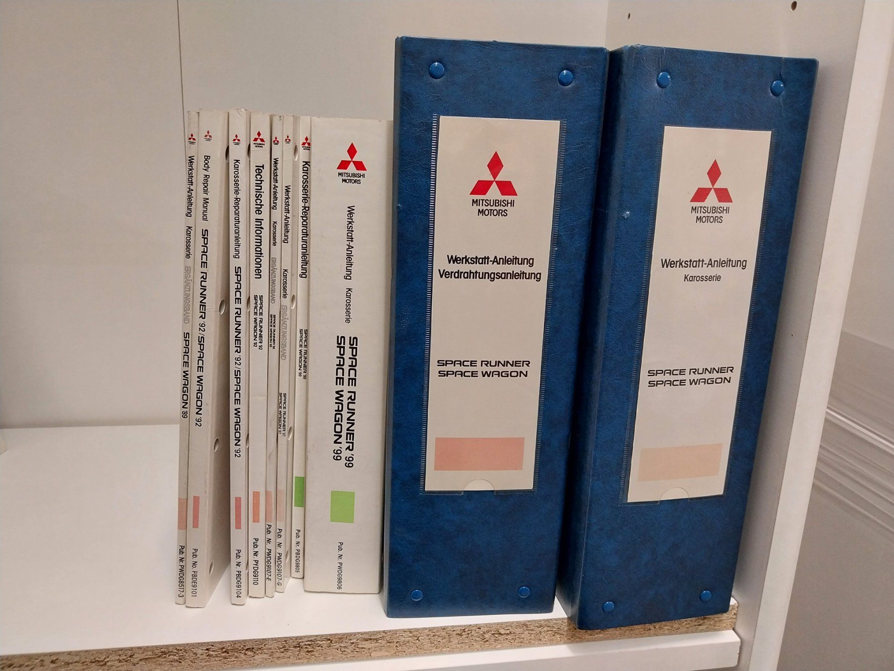 Mitsubishi Documenti: Mitsubishi Space Runner/Space Wagon Werkstatthandbücher – Usato da Weingarten-Kalth venduto da Bettelbruenneli