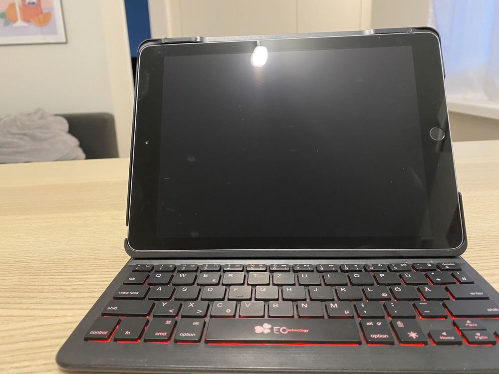 Ipad 6th generation inklusive Keyboard Case Kaufen auf Ricardo