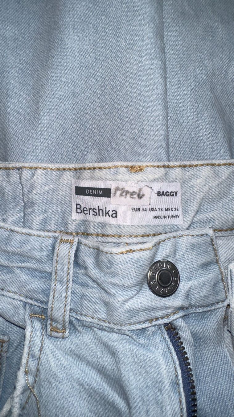 Bershka Jeans: Bershka Jeans hellblau – Usato da Thun venduto da mas_p66x 2