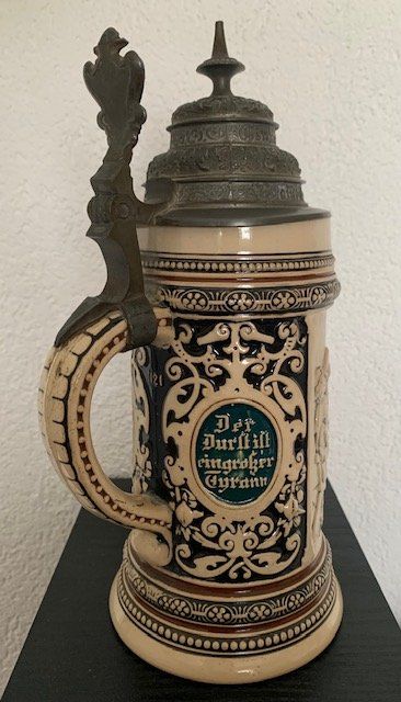 Bicchieri: Antiker Deutscher Bierkrug - model. Bild einer Bierstube – Usato da Gundetswil venduto da Egro100 1