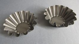 zwei kleine Backformen - ab CHF 3.00