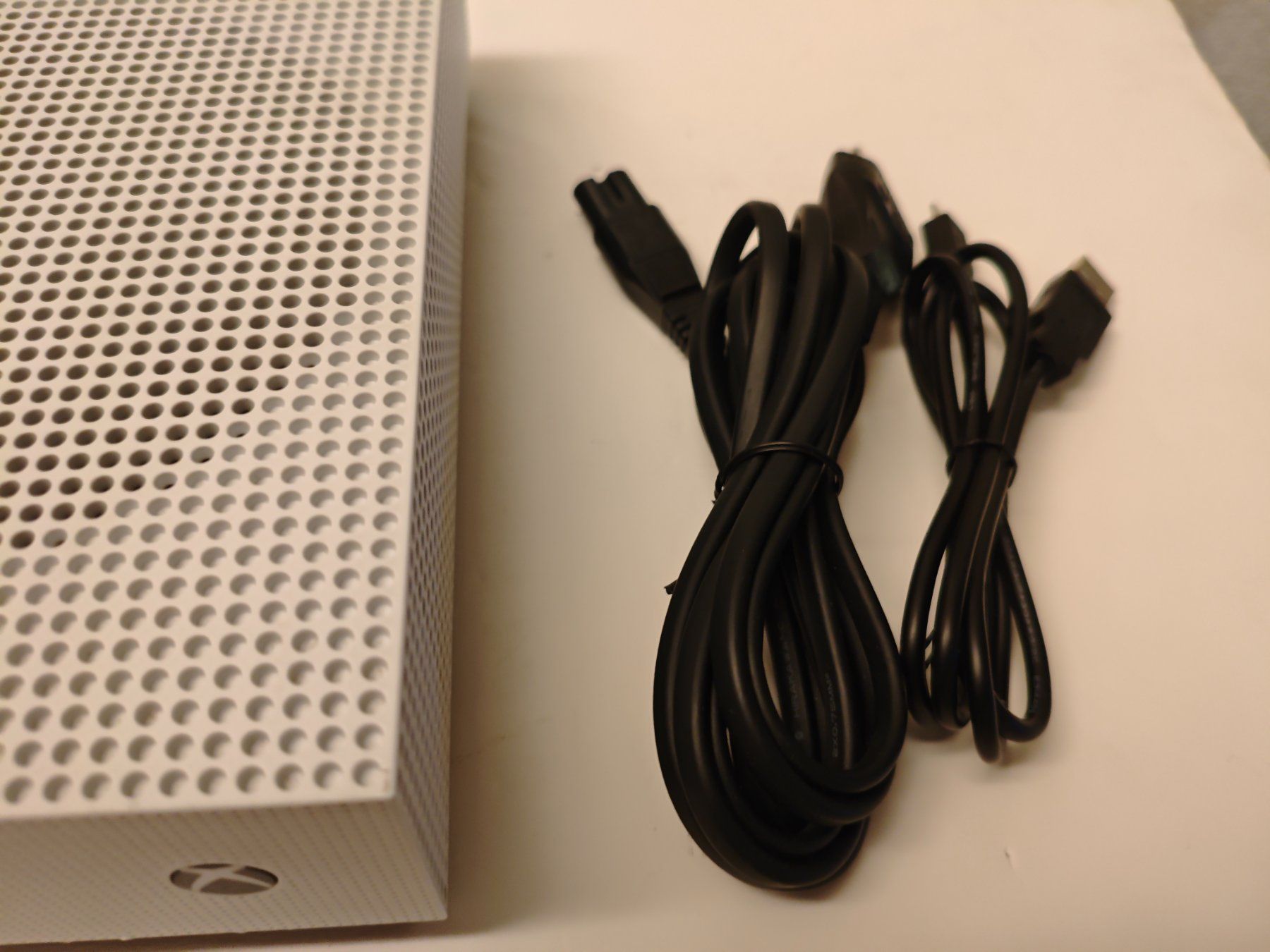 Microsoft Konsolen: Microsoft Xbox One S weiss mit Controller – Gebraucht aus Dübendorf von tho_v2cs 2