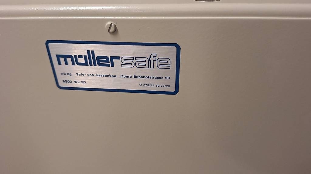 Müller Safe Casseforti: Tresor / Waffenschrank – Usato da Windisch venduto da Gravit 2