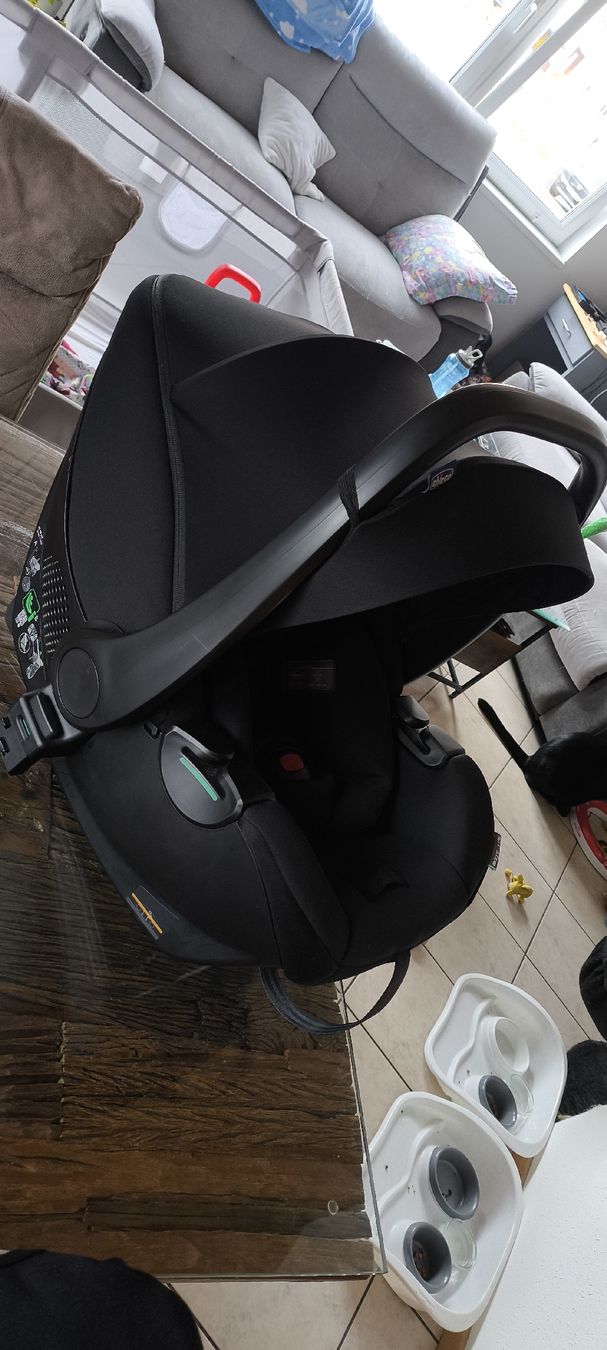 Chicco Seggiolini per auto: Coque siège voiture bébé Chicco Kory – Usato da Les Reussilles venduto da julien123