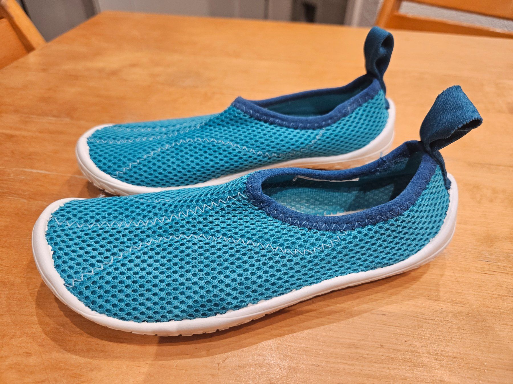 Decathlon Scarpe per ragazzi: Badeschuhe Grösse 30-31 – Usato da Marthalen venduto da Himbeersugus