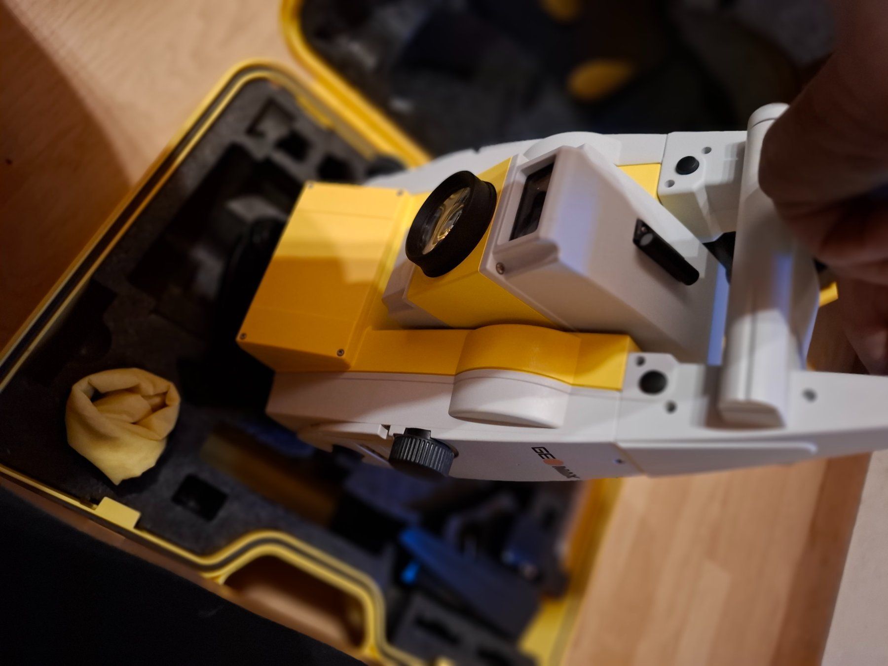 Messen: Leica Geomax Zoom 80 Robotik Tachymeter – Gebraucht aus tamins von MagazinGRZH 2