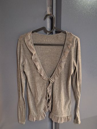 Strickjacke Esprit grau mit Rüschen