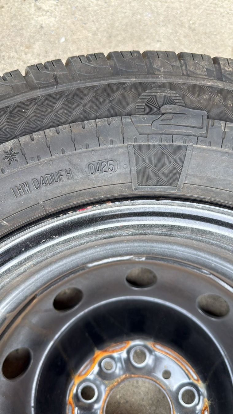 Pneus & Kompletträder: Bus Van Winter Wheel - 215/70 R15 Continental /  M+S – Gebraucht aus Ins von dma_v2l6 7