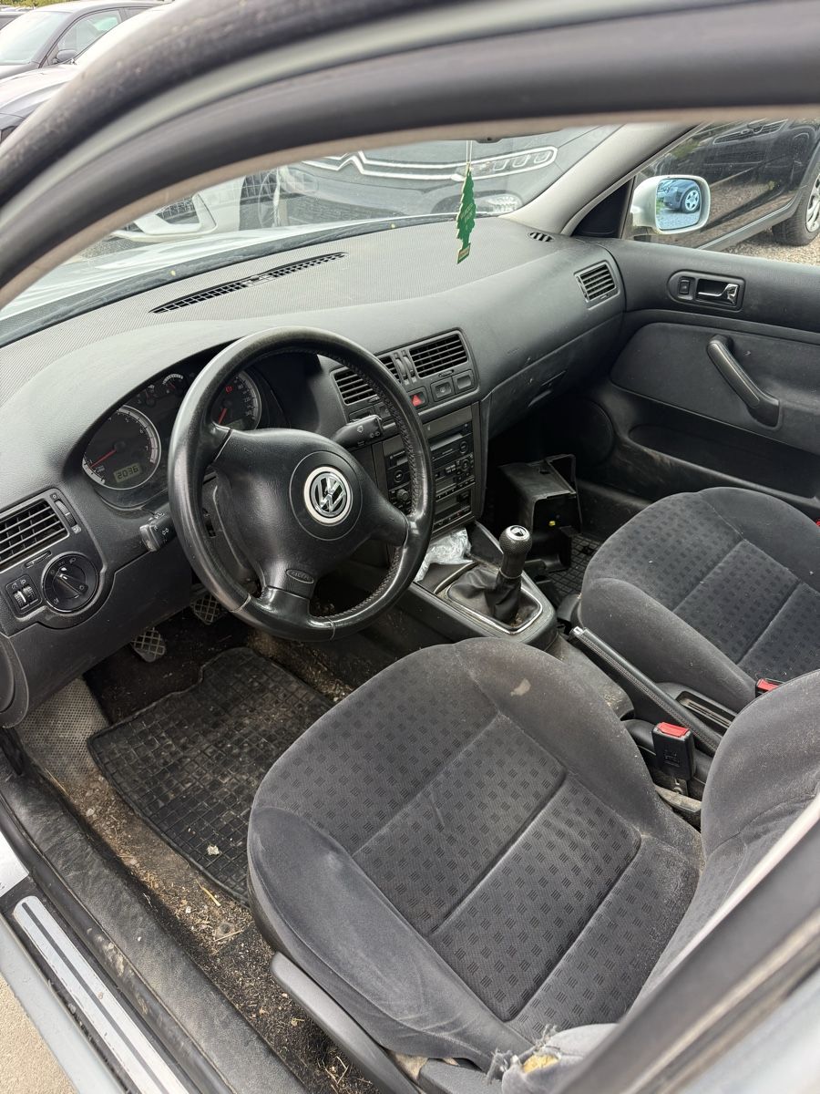 VW Automobili: VW Bora Variant 2.0 4Motion (Benzin/4x4) – Usato da Menziken venduto da rob_z8tq 8