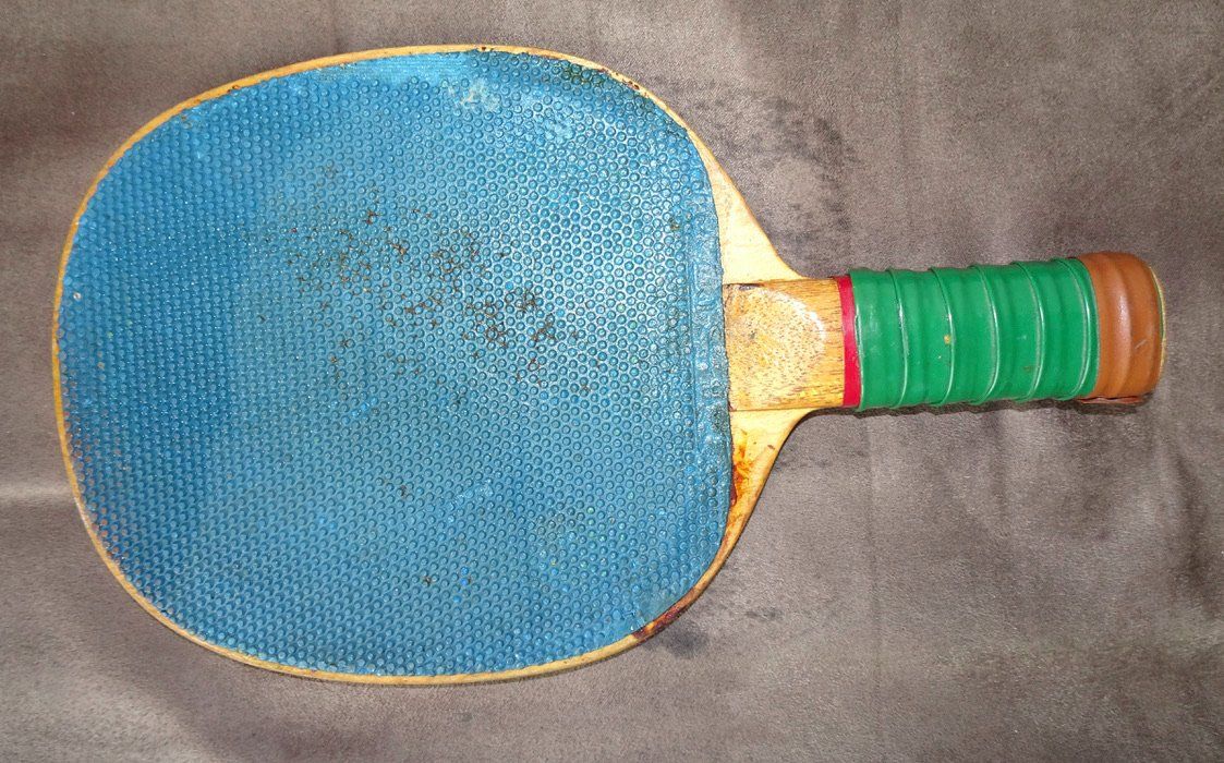 Racchette: Raquette de tennis de table usagée ancienne – Usato da Châtelaine venduto da fil_7lqg 1