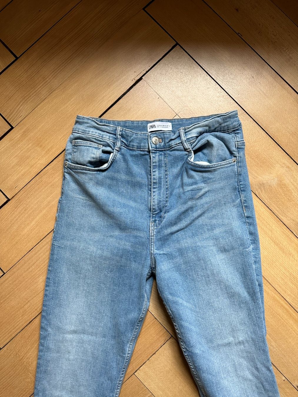 Zara Jeans: ZARA - Skinny Jeans hellblau 42 – Usato da Zürich venduto da Diazaio 1