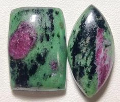 Cabochon Set L-6988 – Rubin Zoisit 21x14x5 & 23x11x5 mm 35 K