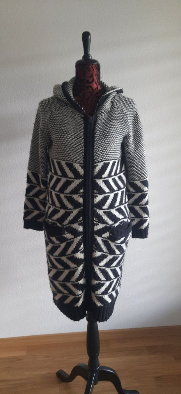 Maglioni & Felpe: Kapuzenpullover roz S/ M Reserved – Usato da Wauwil venduto da Sanczeza 4