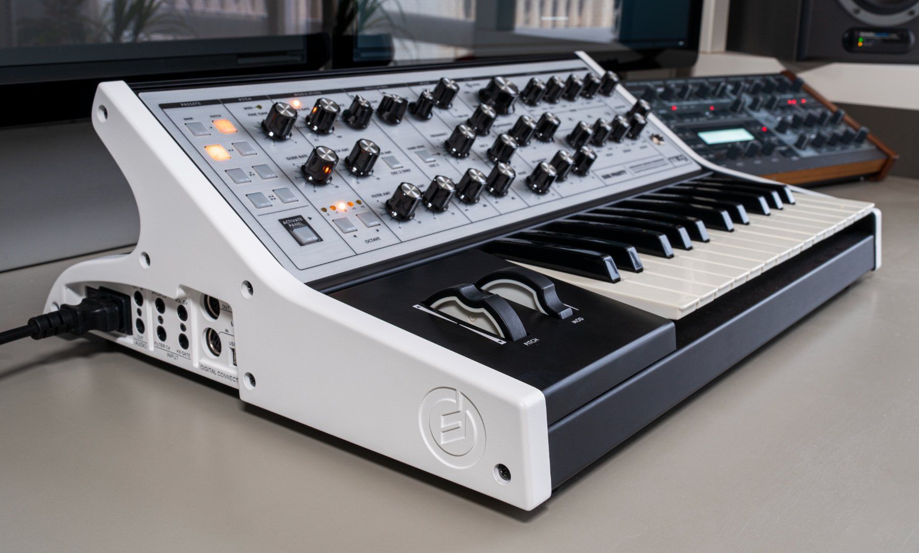 Moog Instruments de musique: Moog Sub Phatty im einzigartigen Design – D'occasion à Wallisellen par ZoltanRakosi 1