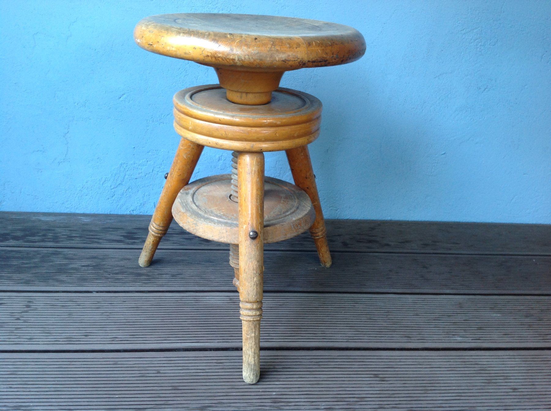 Sgabelli: holz hocker / tabouret d'horloger / Uhrmacherhocker – Usato da Vuiteboeuf venduto da broticaire