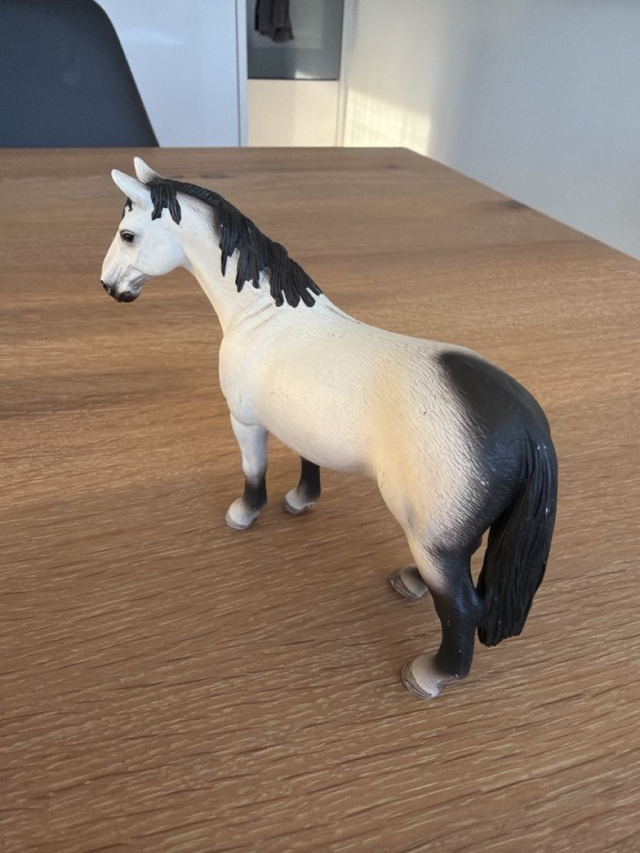 Schleich Giocattoli: Schleich Pferd weiß schwarz  – Usato da Uznach venduto da Player6 3