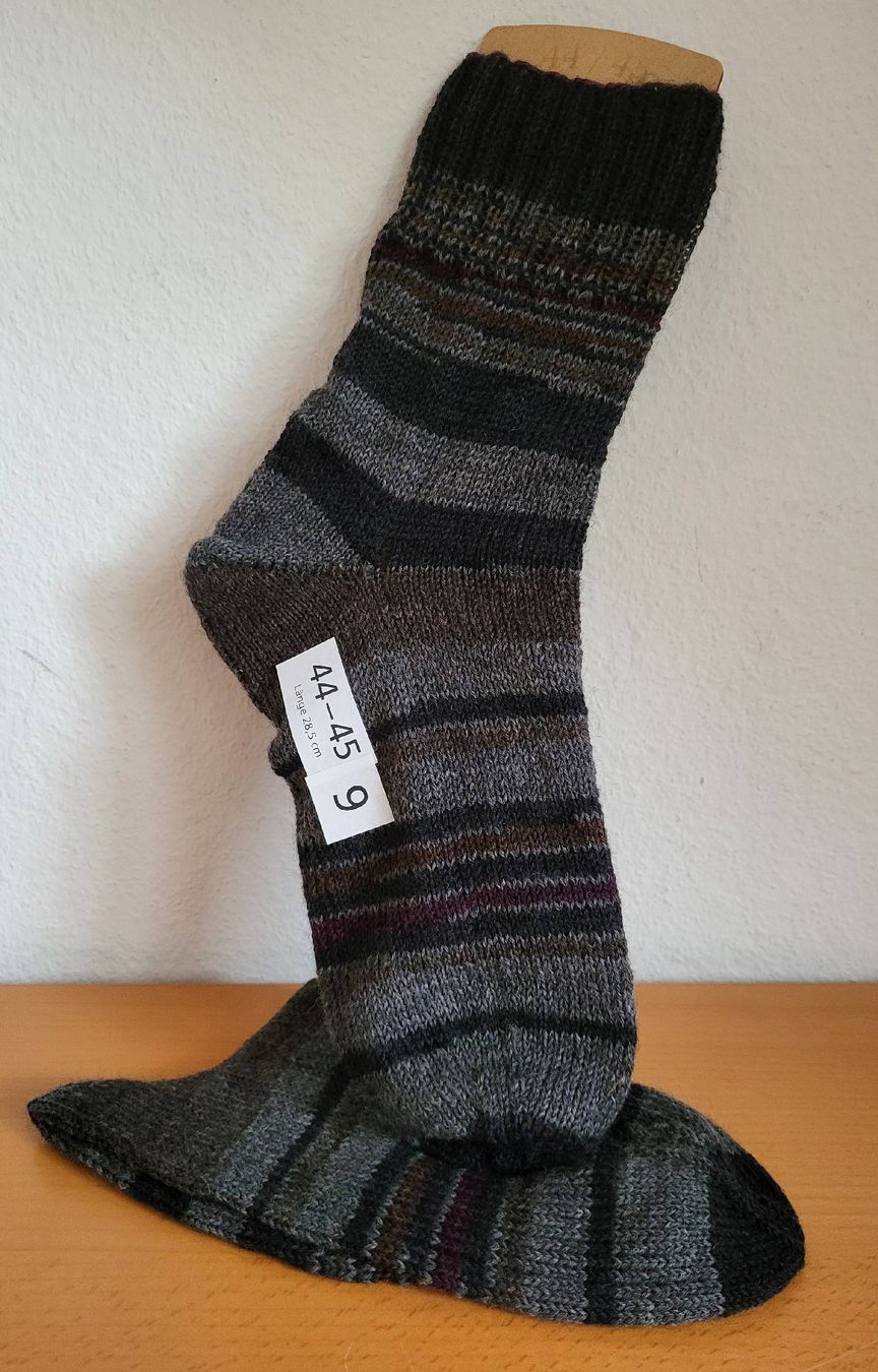 Calze: Socken 44-45 handgestrickt Nr.9  – Nuovo e nell'imballaggio originale da Winterthur venduto da Baer49