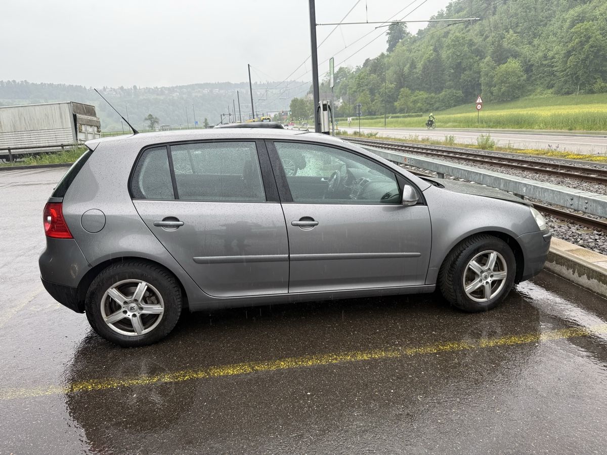 VW Automobili: Vw golf v 1.6 – Usato da Basel venduto da ome_22h5 2