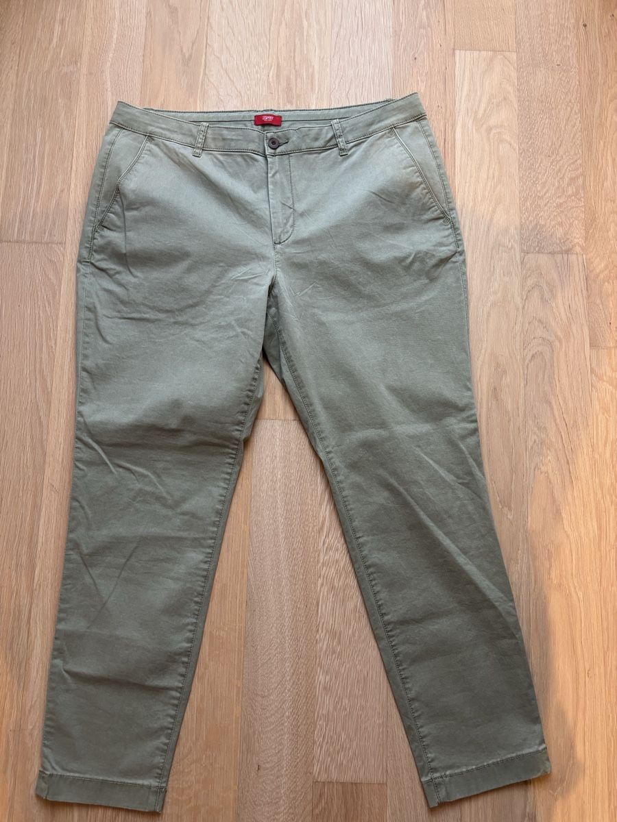 Esprit Pantaloni: Chino Hose Esprit Gr. 44/30 helloliv – Usato da Gwatt (Thun) venduto da Bioethanol01