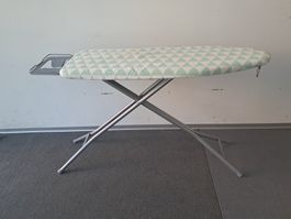 Bügelbrett, Bügelstation klappbar, ironingboard, Bügeltisch