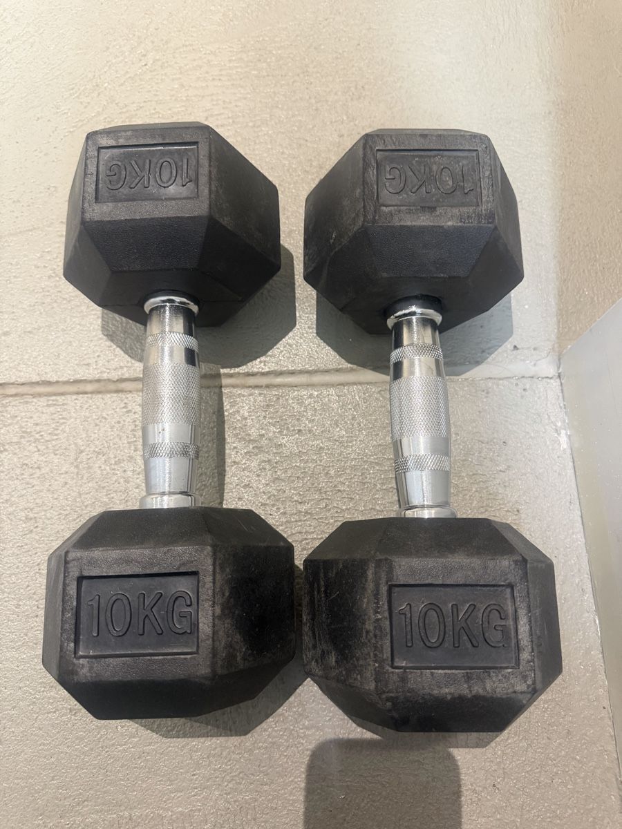 Poids & Haltères: Dumbells 2 Stuck à je 10 kg – D'occasion à Wallisellen par Nataschab0