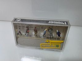 Preiser Figuren Strassenbahnhaltestelle H0 1:87 10414