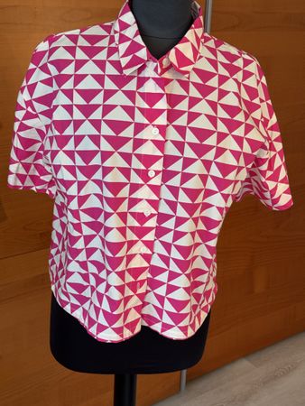 Pink-weisse Bluse mit geometrischem Muster, Gr. L