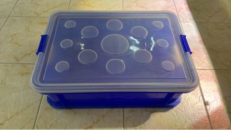 Blaue Aufbewahrungsbox mit Deckel